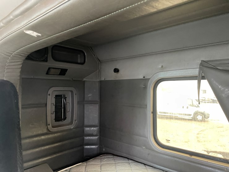 2007-peterbilt-379-image-47