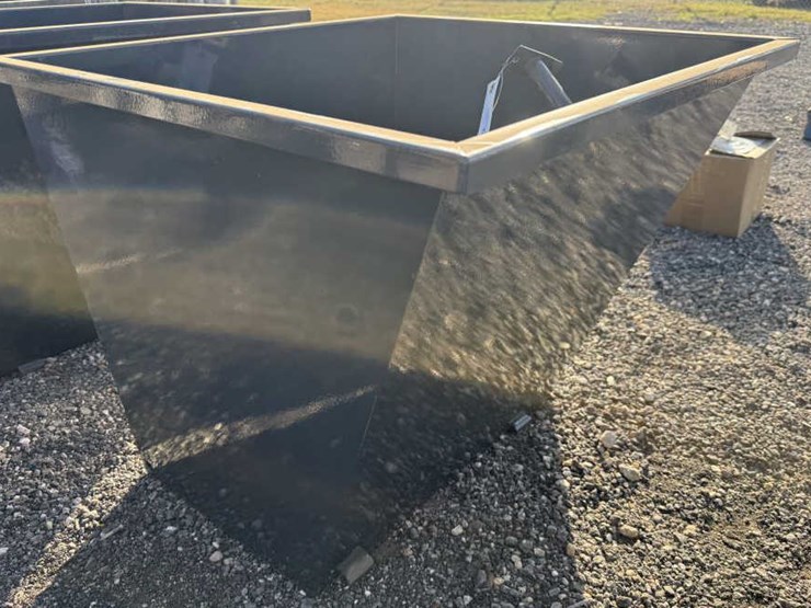 #104-•-mobile-self-loading-dumping-hoppers-image-1