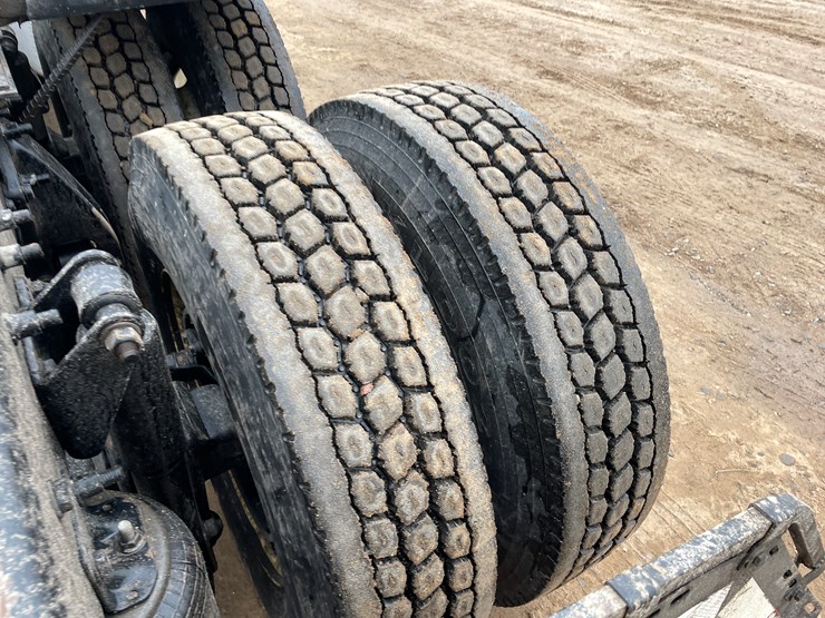 #1482-•-2009-freightliner-truck-tractor-(has-mn-title)-image-15