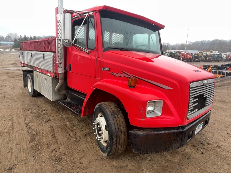 2000-freightliner-fl60-image-7