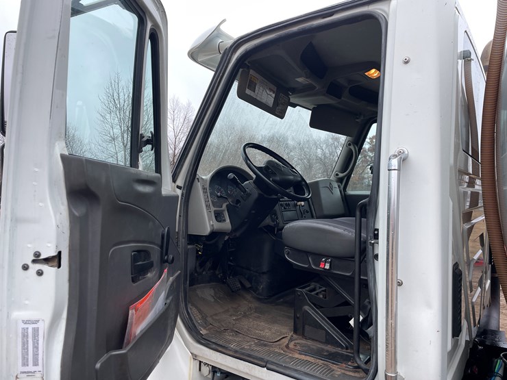 #1037-•-2009-international-navistar-fuel-truck-(has-mn-title)-image-59