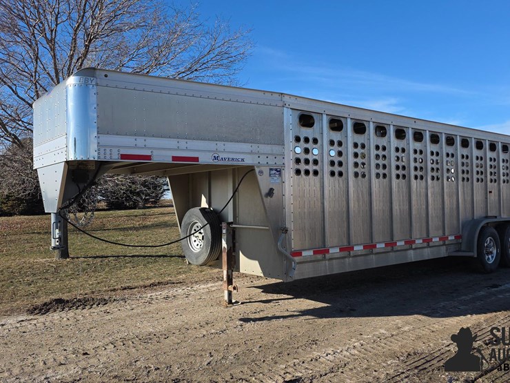2022-eby-livestock-trailer-image-1