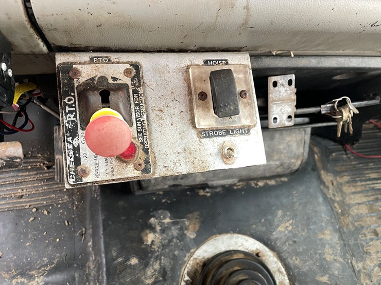 2000-freightliner-fl60-image-19