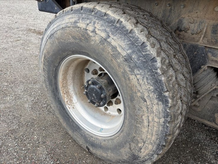 2001-peterbilt-357-image-12