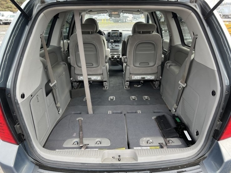 2008-kia-sedona-image-18