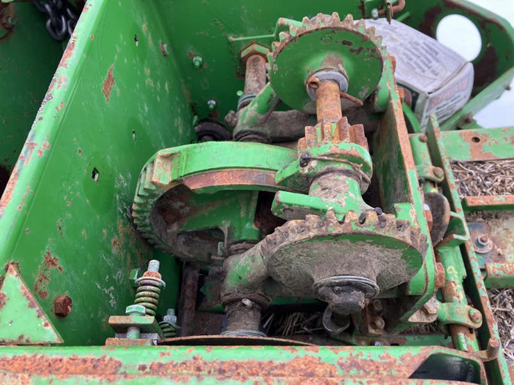 john-deere-336-image-12