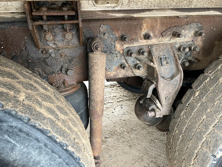 #1037-•-2009-international-navistar-fuel-truck-(has-mn-title)-image-25