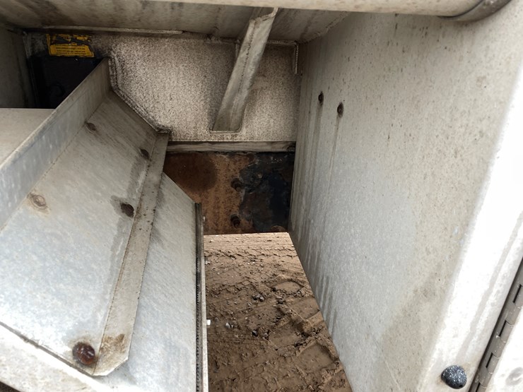 #1037-•-2009-international-navistar-fuel-truck-(has-mn-title)-image-27