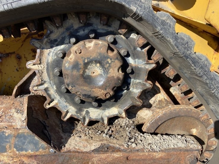 2023-deere-317g-image-10