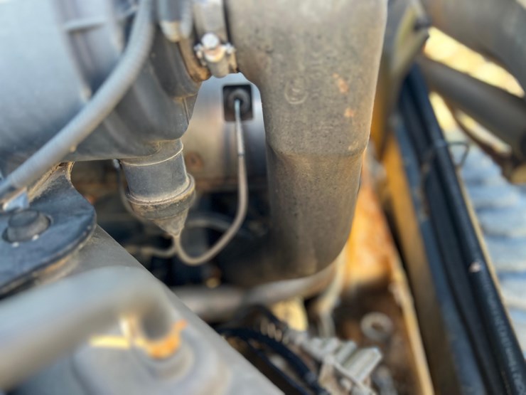 2012-deere-328e-image-44