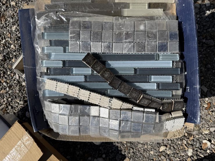 #60-•-tile-&-back-splash-tile-in-tote-image-3