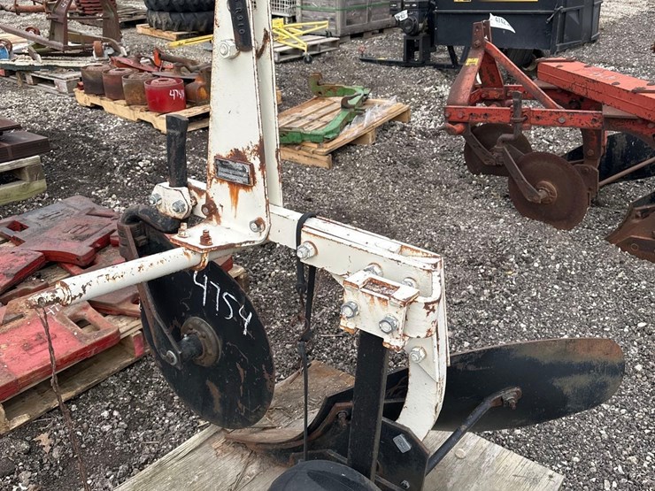 ih-1-bottom-3pt-plow-(wf)-image-3