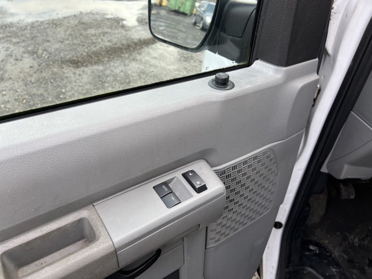 2012-ford-e350-image-31