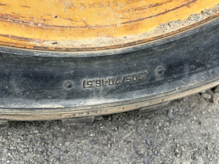 2005-john-deere-320-image-10