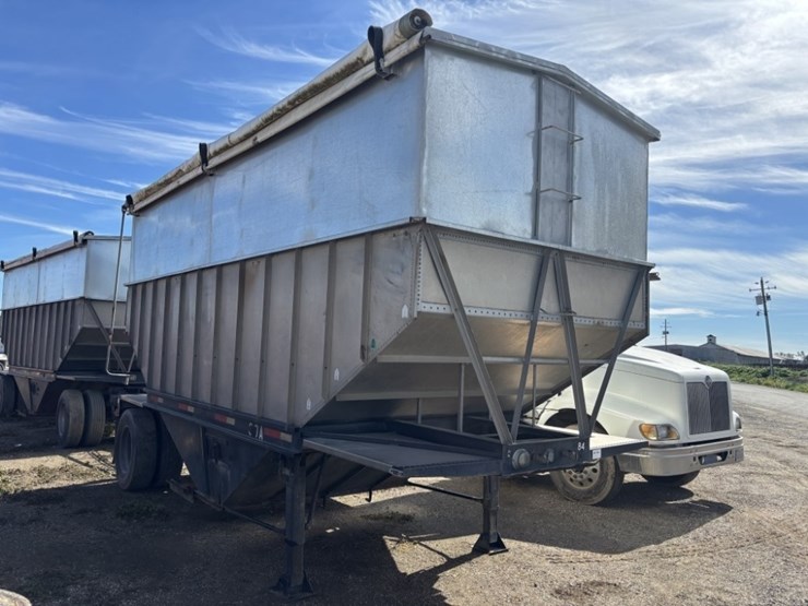 1976-titan-trailer-image-7