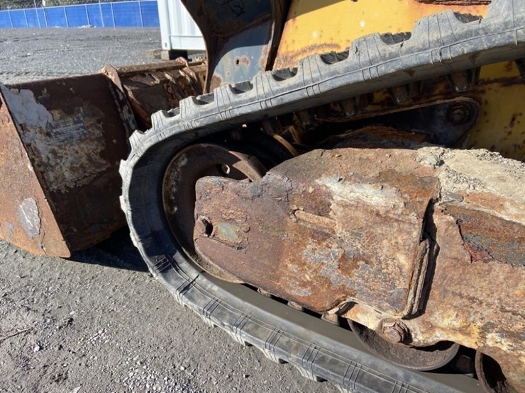 2023-deere-317g-image-11