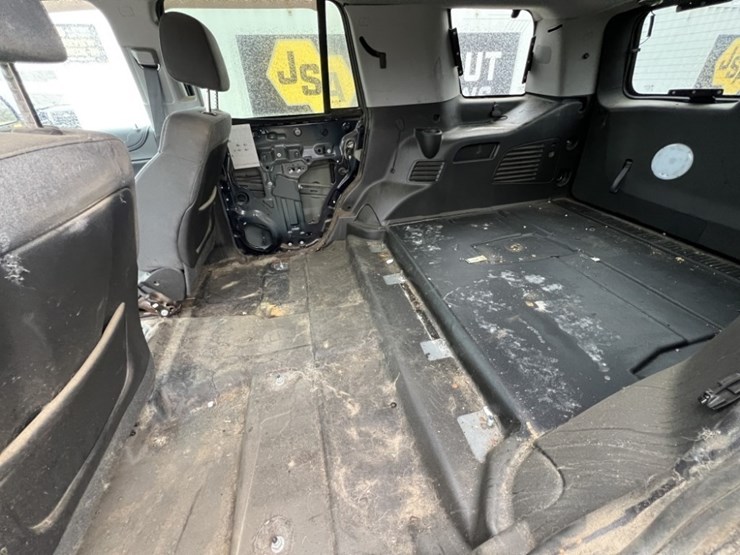 2015-chevrolet-tahoe-image-23