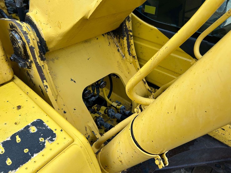 2015-komatsu-pc210-lc-10-image-41