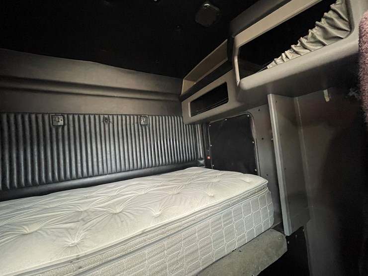 2012-kenworth-t660-image-47