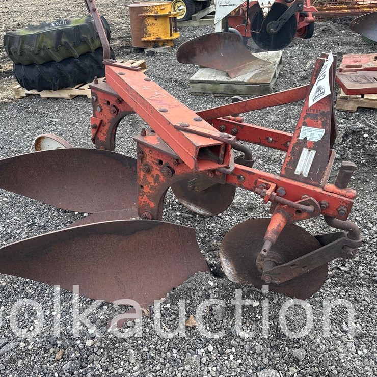 IH 2 BOTTOM 3PT PLOW (WF)