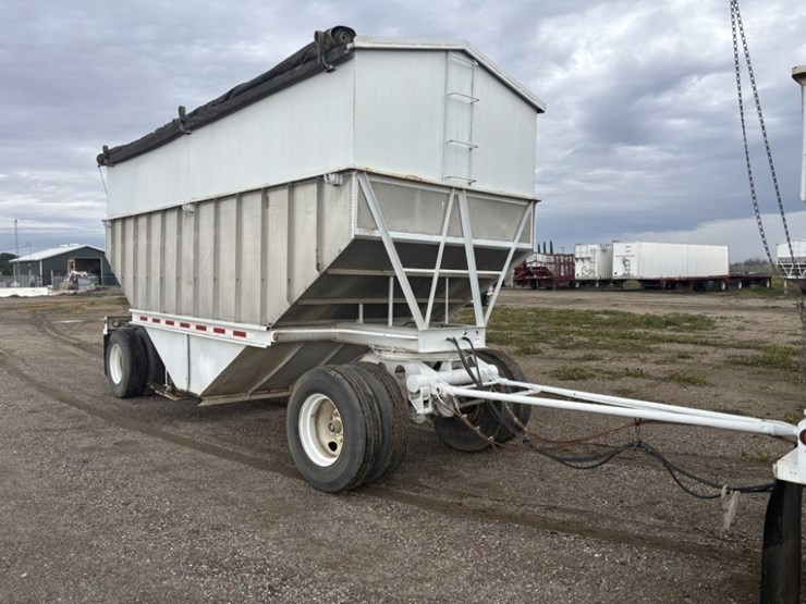 1974-titan-trailer-image-7