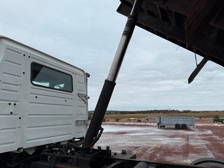 #280-•-lot-280-image-33