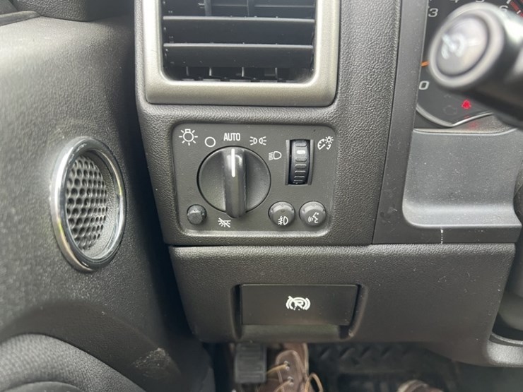 2012-chevrolet-colorado-image-27