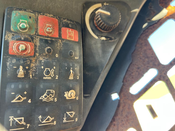 2012-deere-328e-image-43