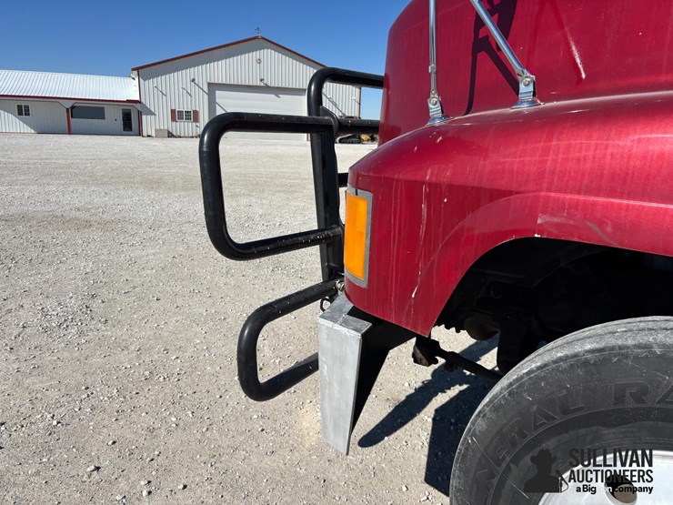 2001-mack-ch613-image-10