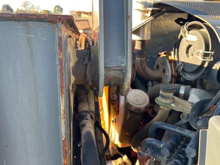 2012-deere-328e-image-33