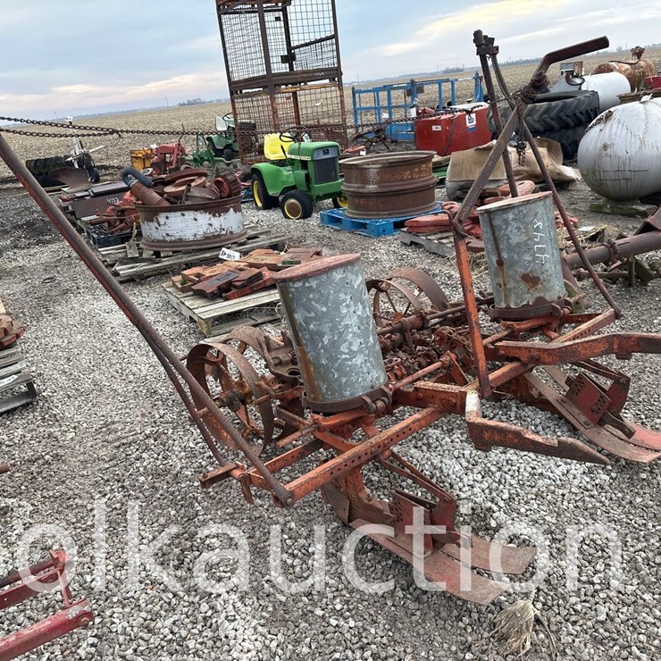 IH FAST HITCH 2 ROW PLANTER (WF)