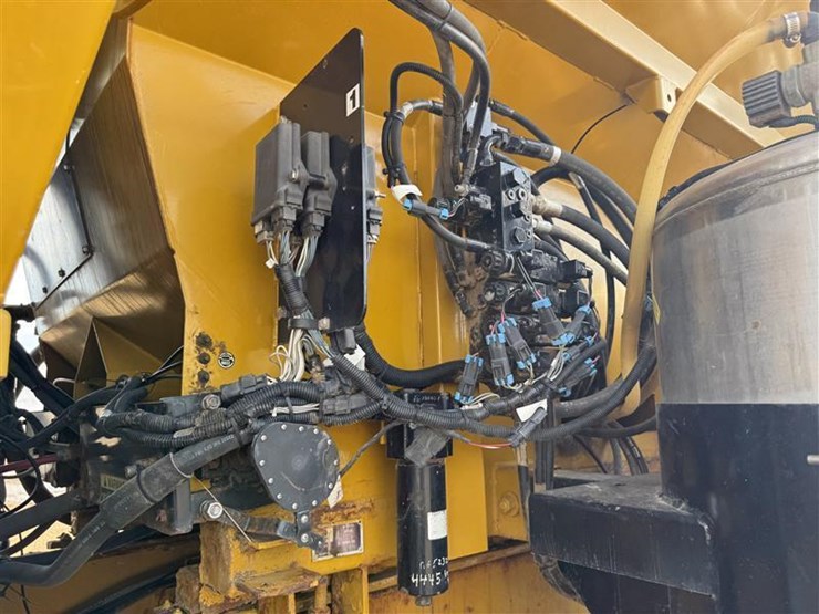 2005-john-deere-100-image-37