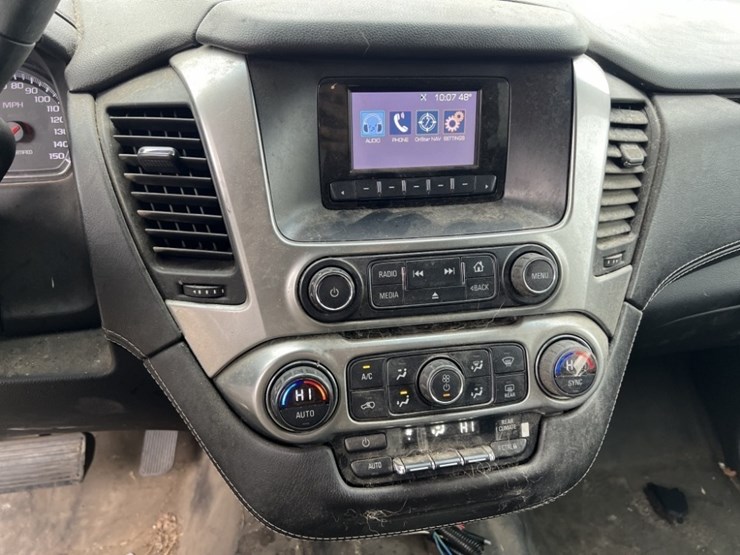 2015-chevrolet-tahoe-image-34