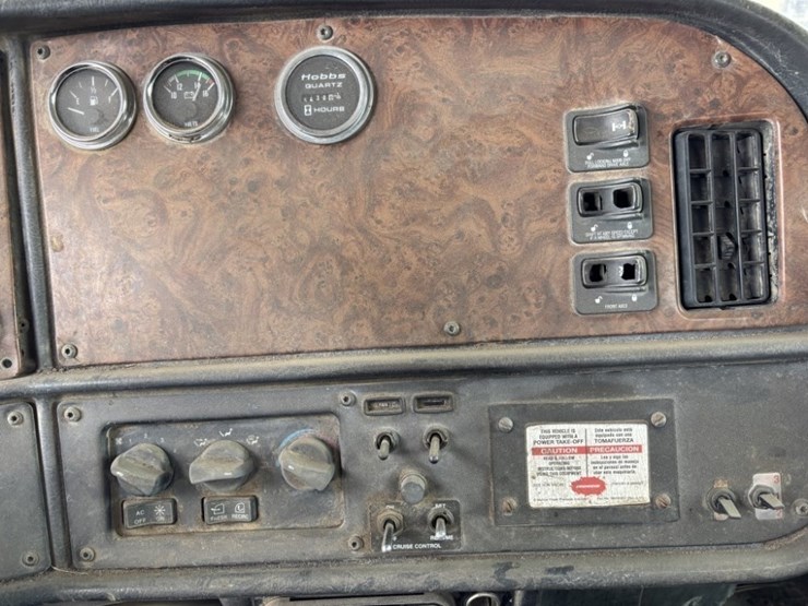 2001-peterbilt-357-image-38