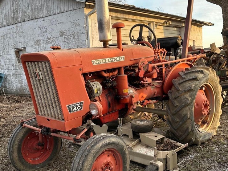farmall-140-(sn#-25632)-(hess)-image-1