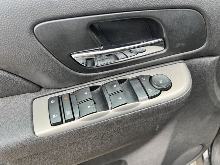 2012-chevrolet-tahoe-image-27