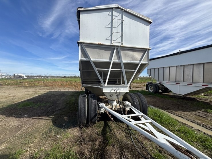 1974-titan-trailer-image-7