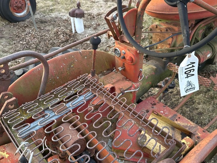 farmall-140-(sn#-26913)-(hess)-image-11