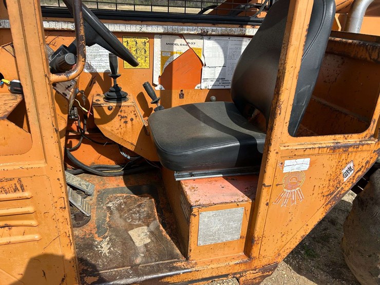 lull-644b-37-image-33