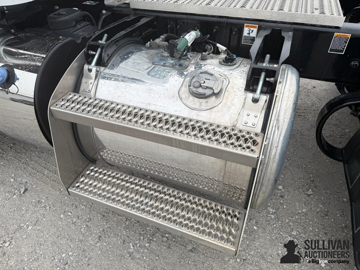 2024-peterbilt-389-image-19