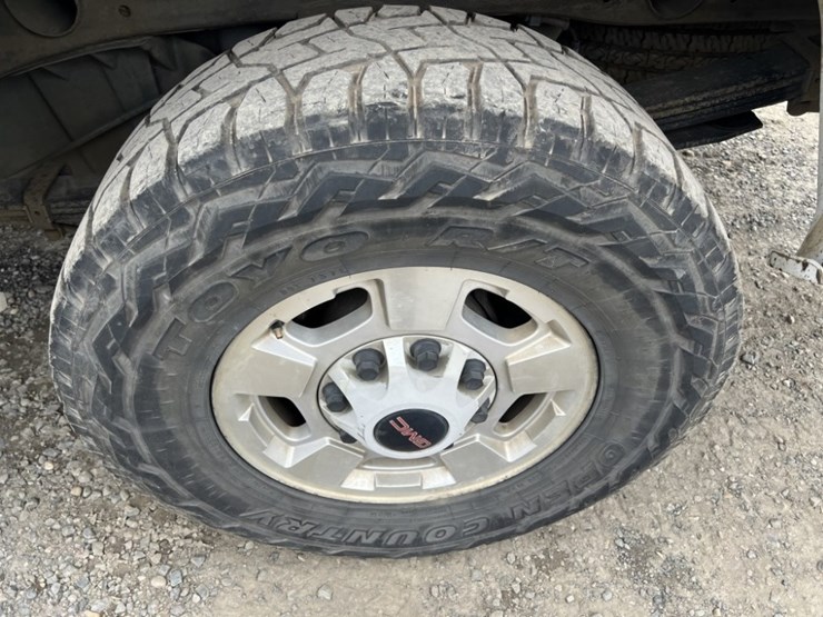 2012-gmc-2500-image-17