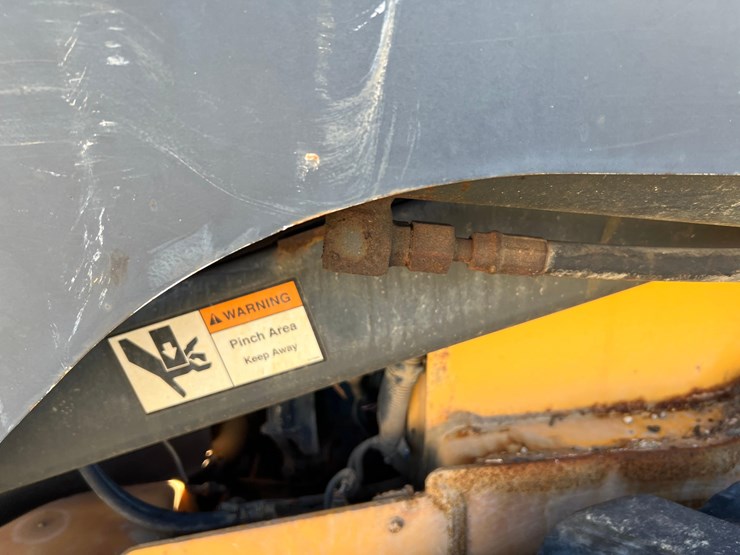 2012-deere-328e-image-28