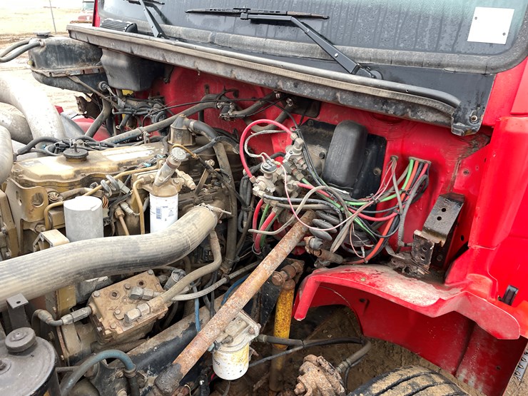 2000-freightliner-fl60-image-37