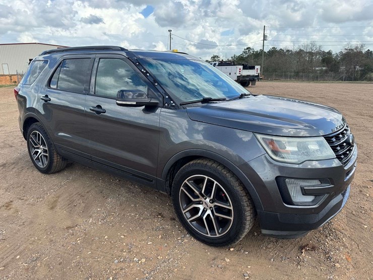 2016-ford-explorer-image-2