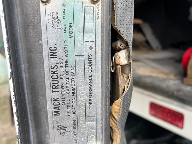 1999-mack-ch613-image-87