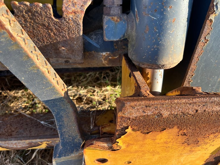 2012-deere-328e-image-10