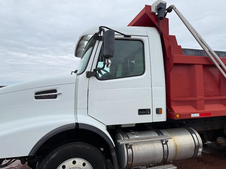 #280-•-lot-280-image-25