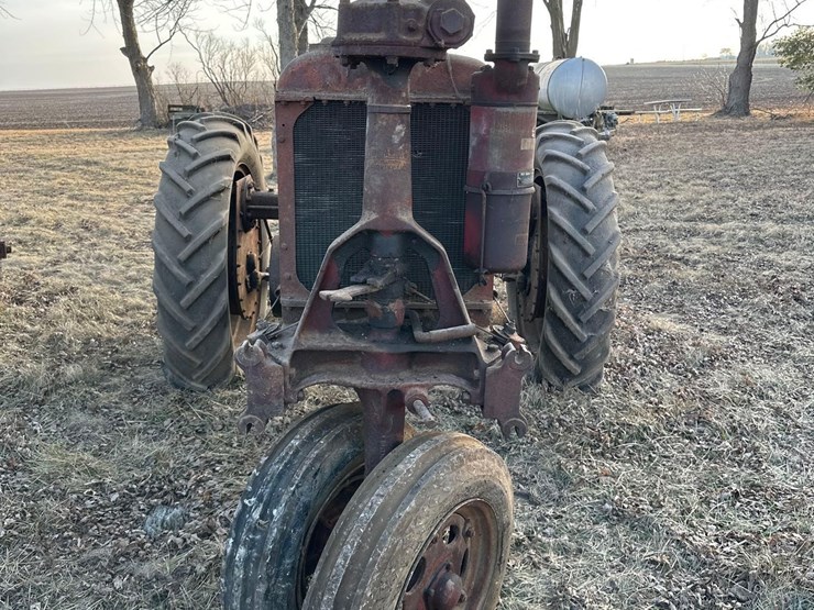 farmall-f-series-(no-tag)-(hess)-image-2