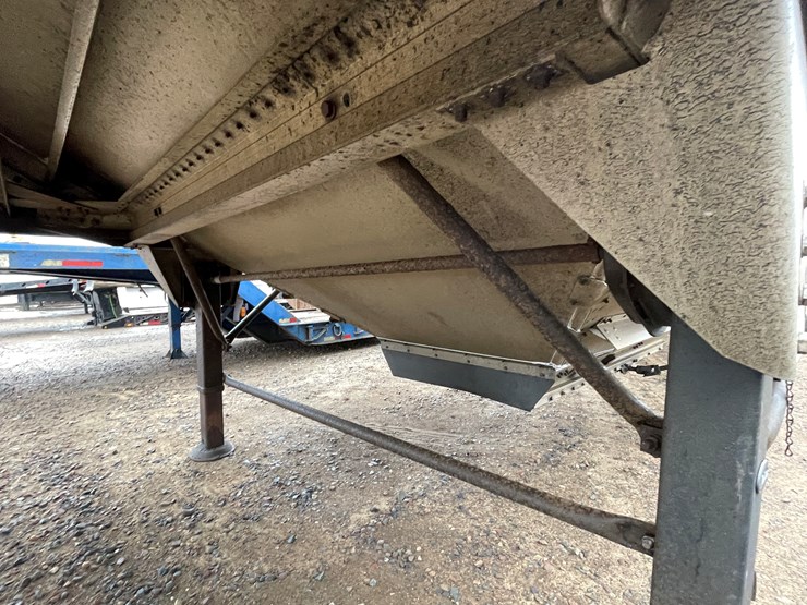 #1032-•-2011-timpte-inc.-grain-trailer-(has-mn-salvage-title)-image-15