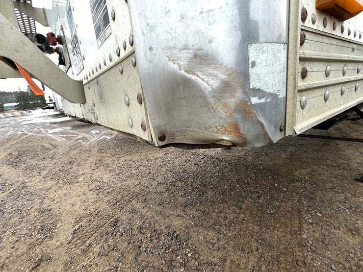 #1032-•-2011-timpte-inc.-grain-trailer-(has-mn-salvage-title)-image-13